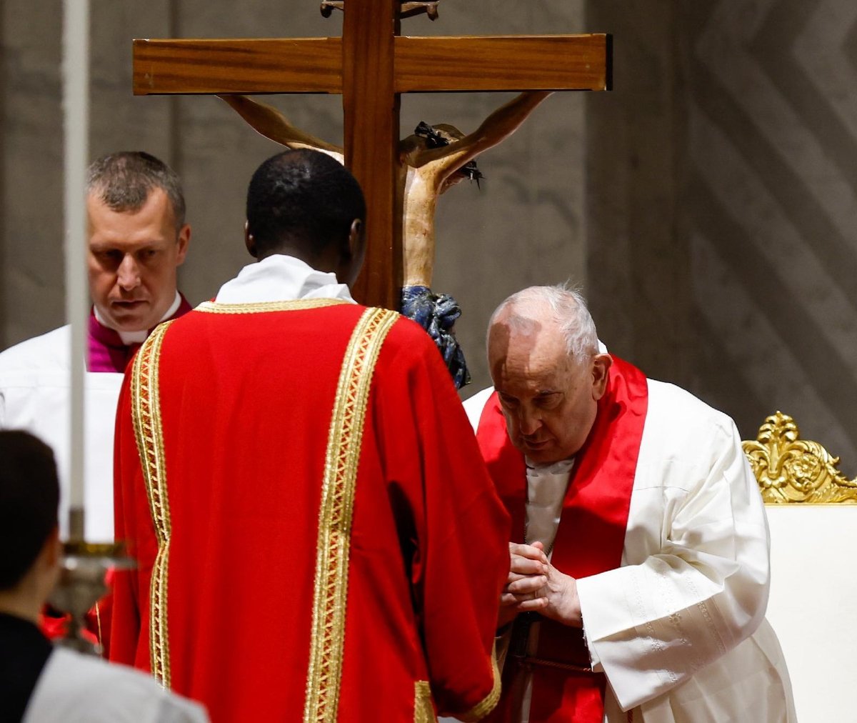 Papal Preacher On Good Friday The Lords Power Is His Love Rejection Of Revenge Northwest